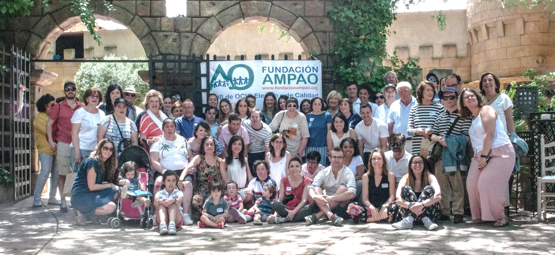 Equipo de profesionales de Fundación AMPAO trabajando por la inclusión y el apoyo a personas con discapacidad intelectual en Madrid.