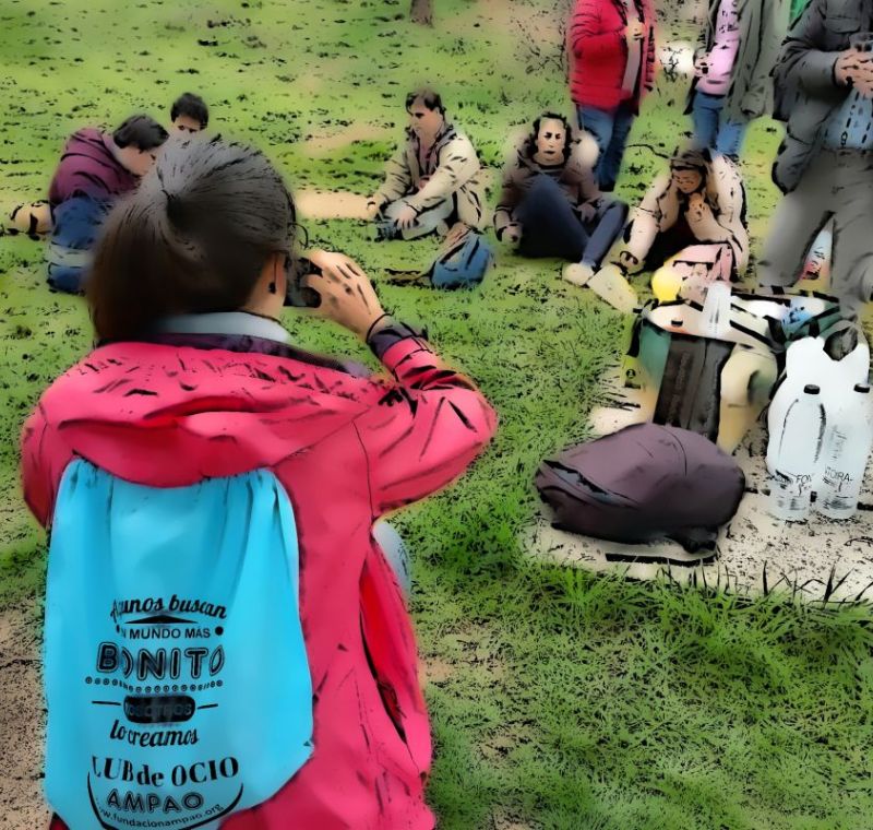 Participantes llegando al entorno rural de Torrefrades