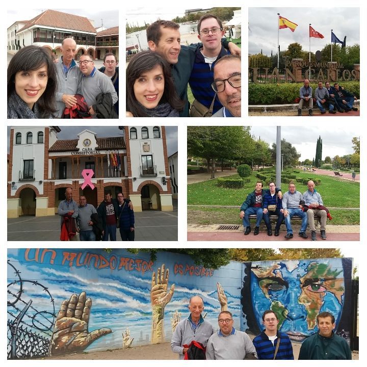 Grupo disfrutando del ambiente en una visita temática