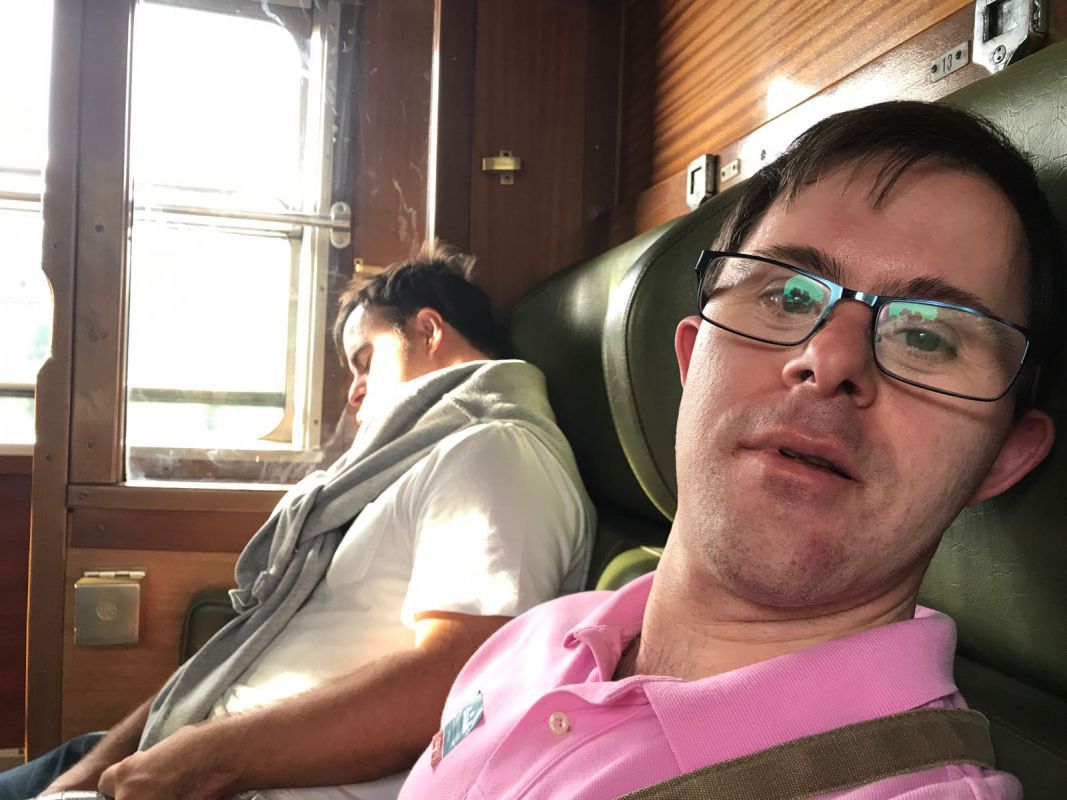 Personas en actitud alegre durante el recorrido