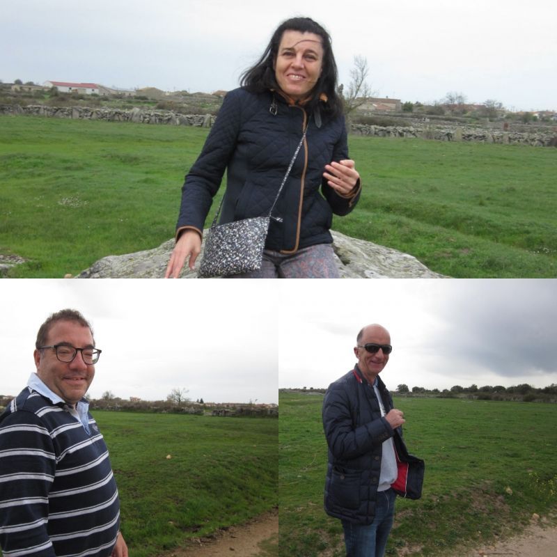 Participantes conversando durante un momento de descanso