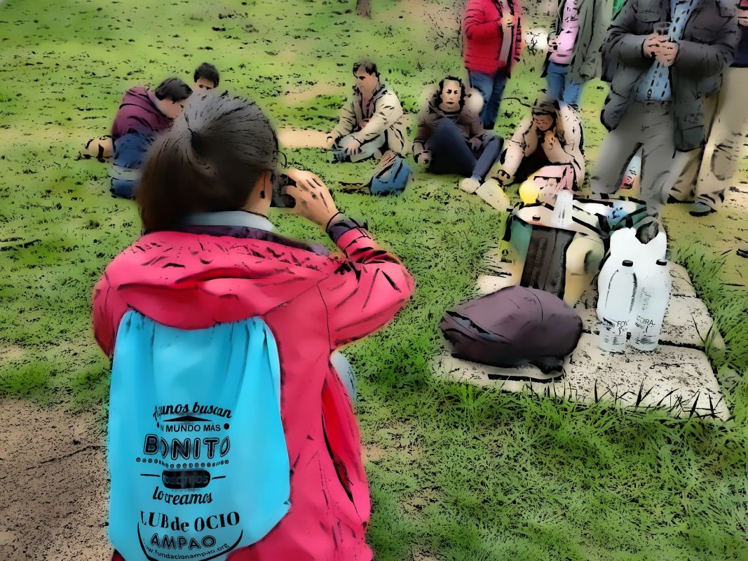 Participantes llegando al entorno rural de Torrefrades